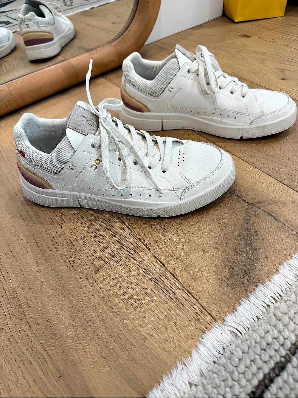 On The Roger Advantage White & Pink Sneakers